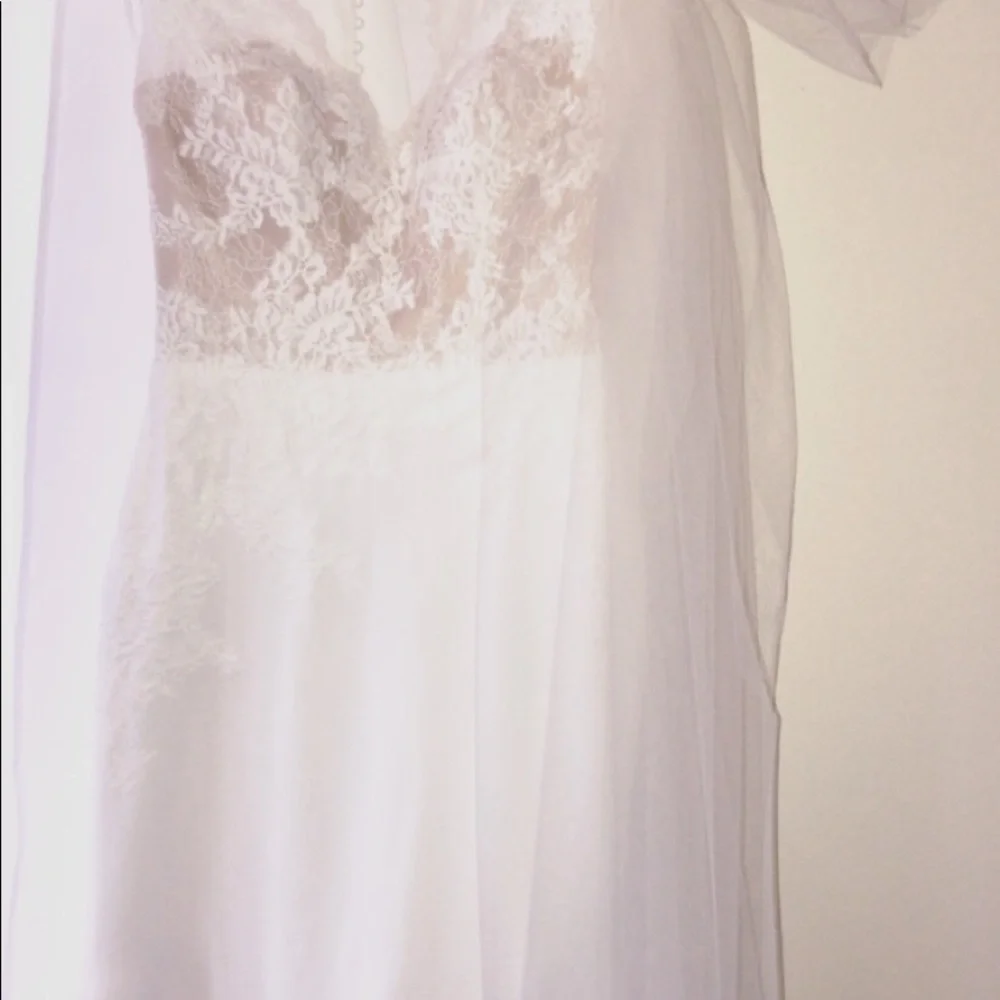 Pronovias Barcelona Atelier Size 2 - Picture 5 of 6